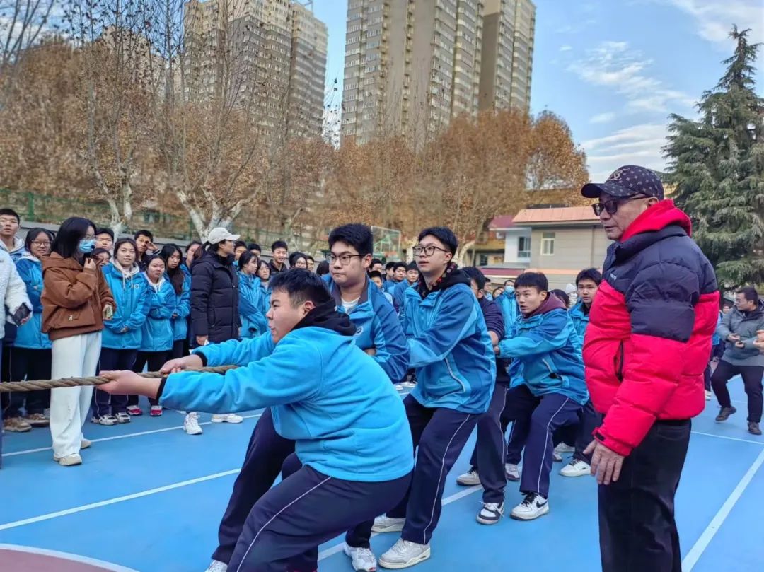 昂首挺胸，投身擂台全力以赴，赛场风云变幻