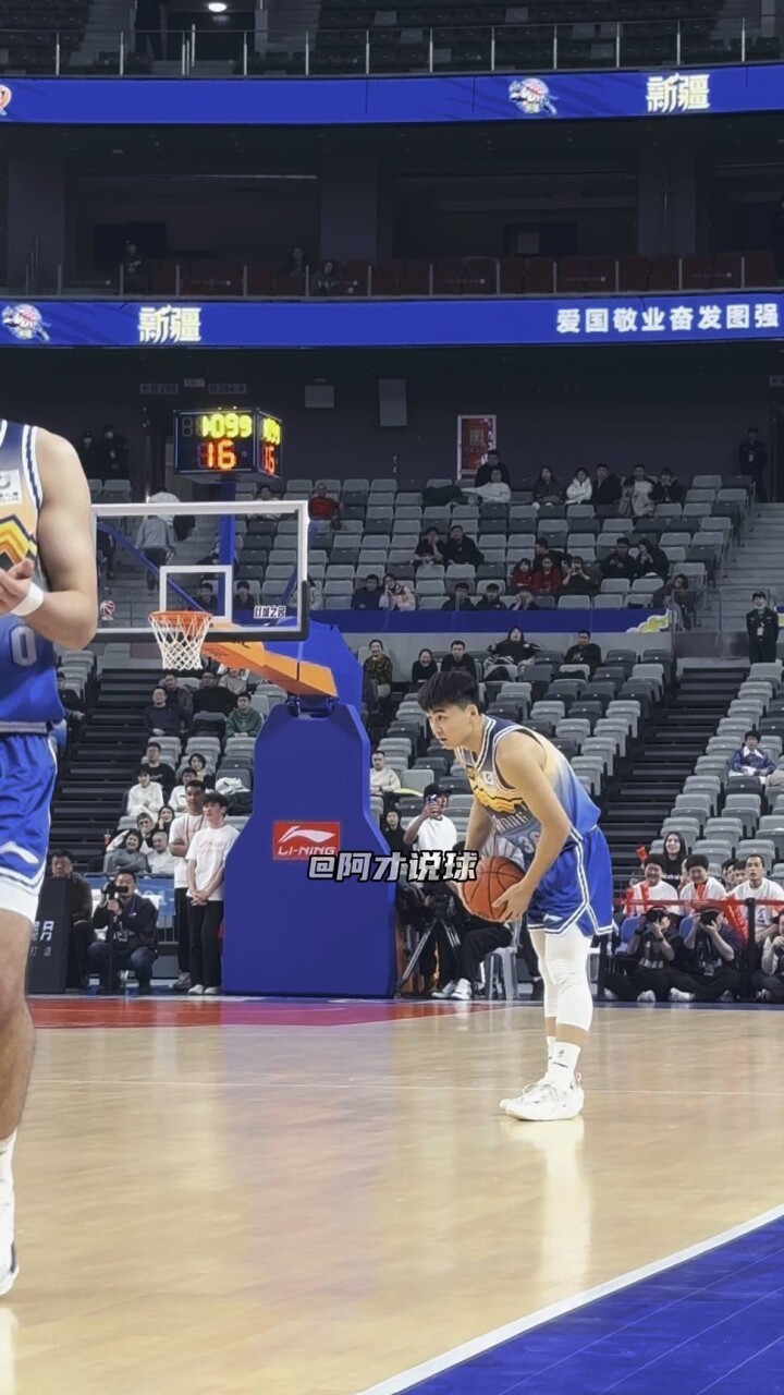 华斯卡赛季前景已危险，球迷要求全队反弹