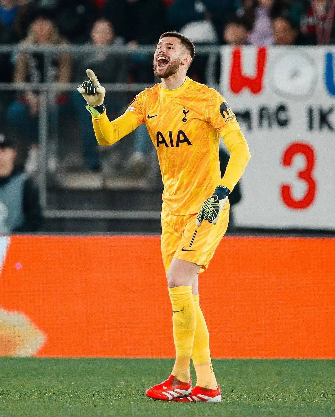 阿尔克马尔队员正在忙碌为重要比赛做准备的简单介绍