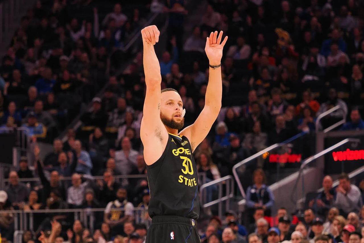 包含尼斯中锋连续两场破门，成为球队的得分王的词条