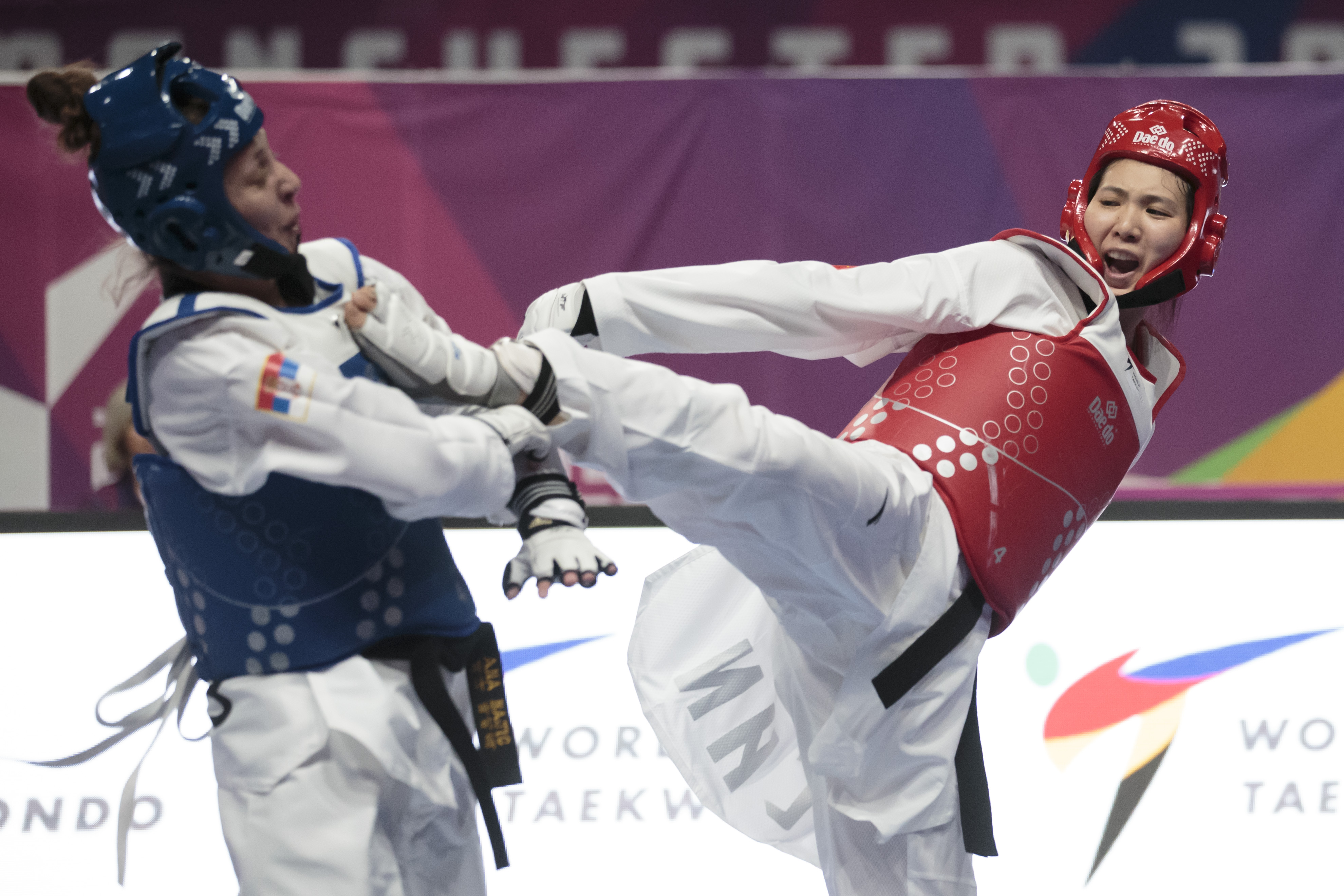 西班牙选手在跆拳道赛中夺金