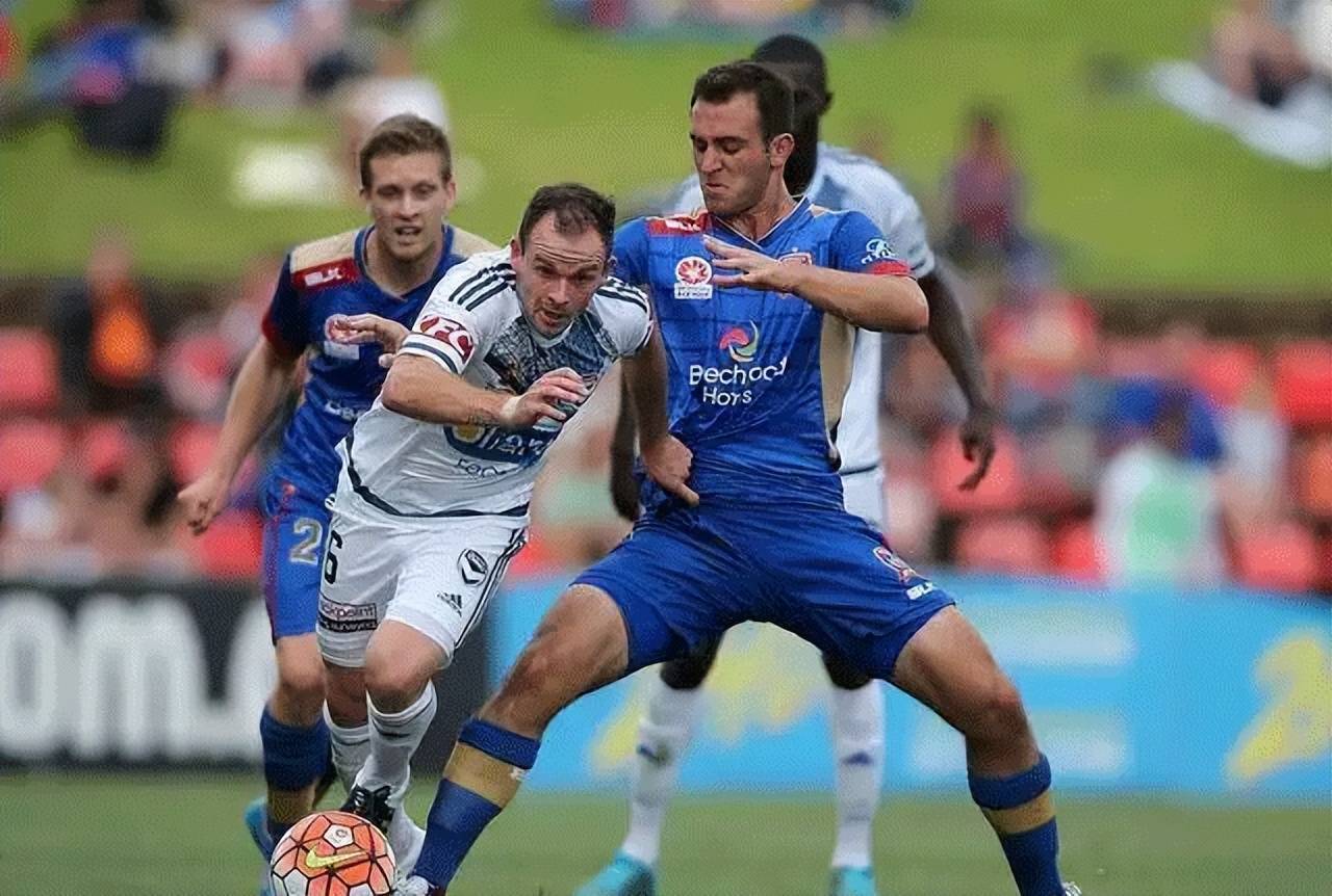 马德里竞技球员全力以赴，为球队赢球