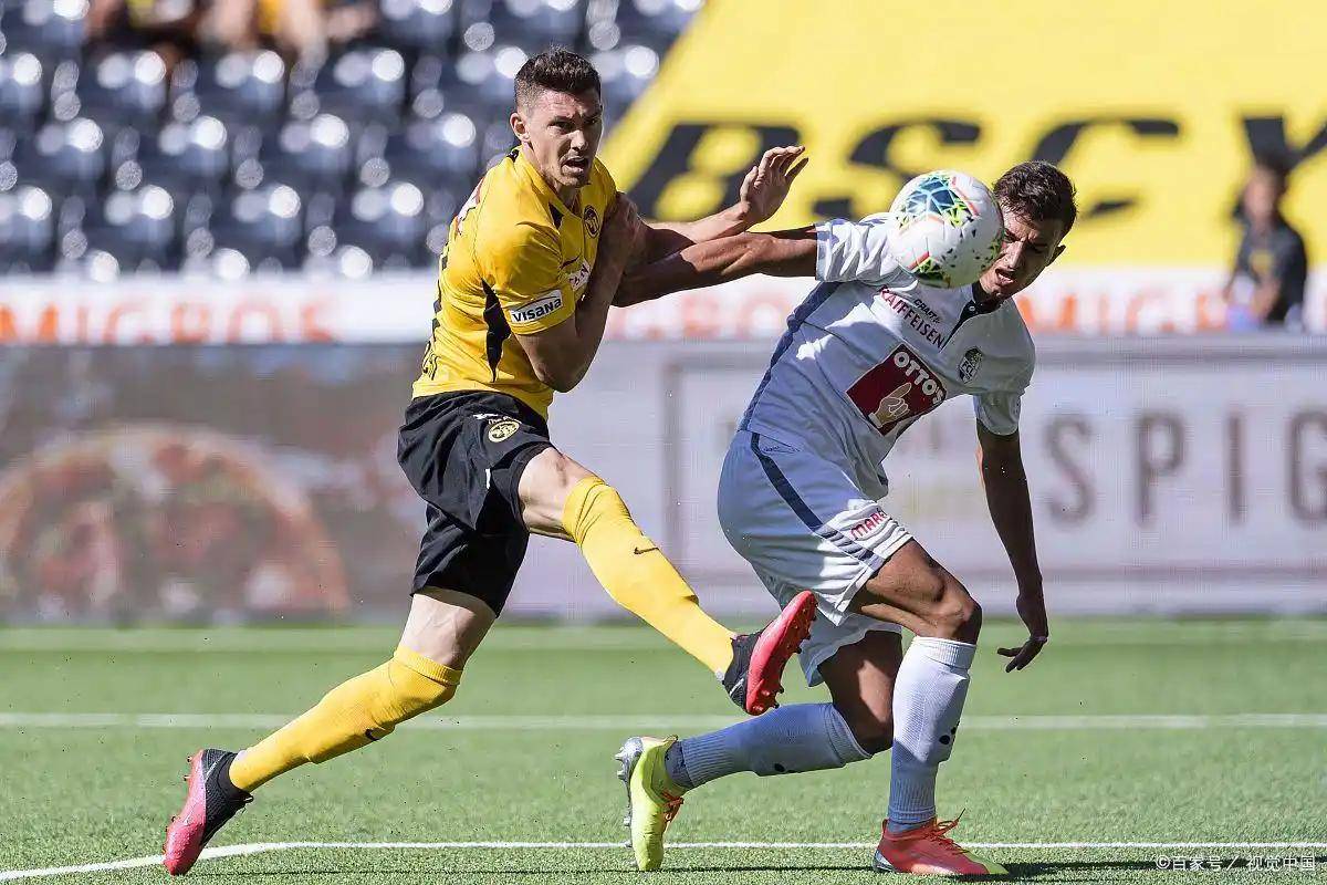 瓦伦西亚客场逼平波尔图