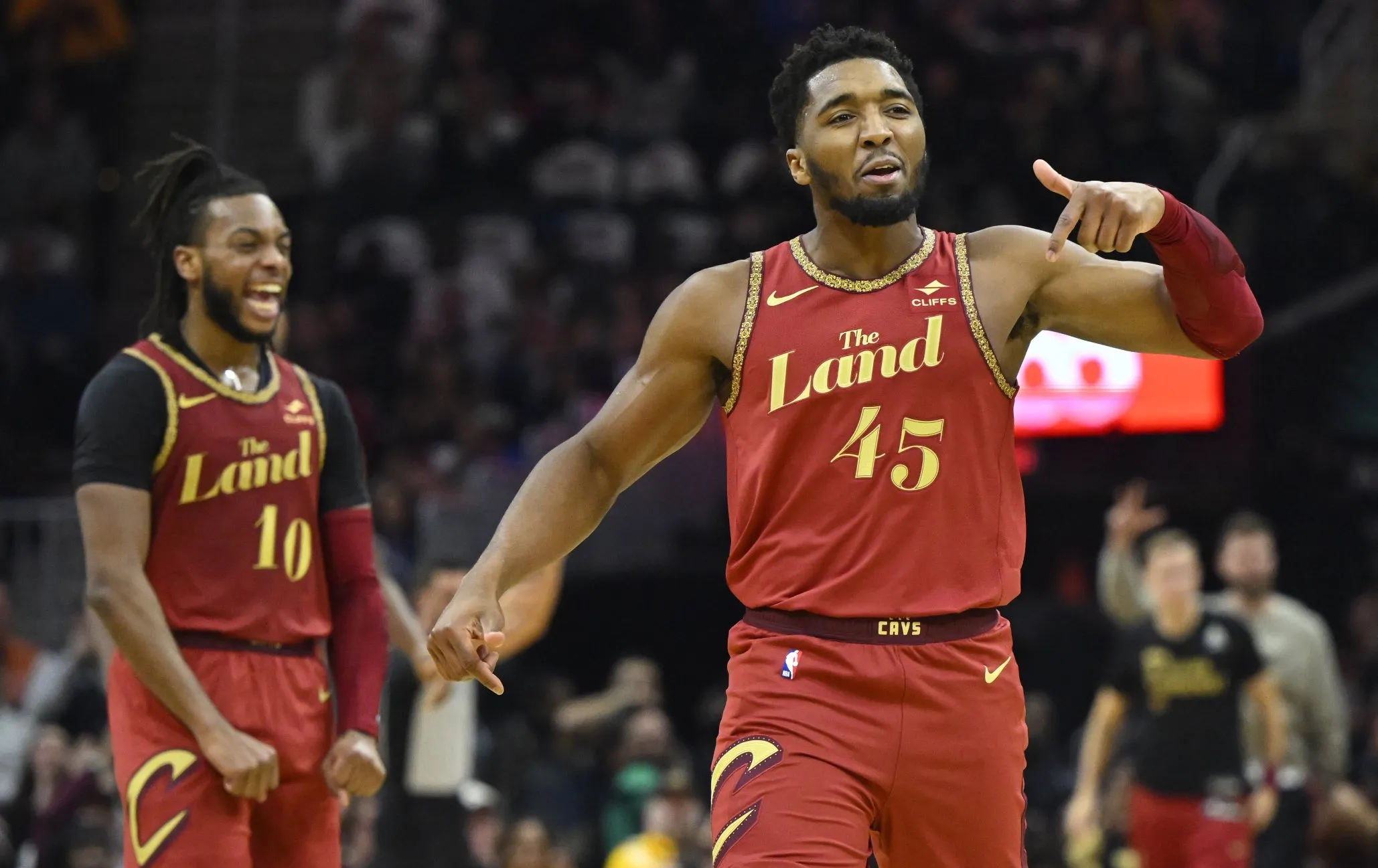 骑士队客场不敌猛龙，遗憾失利