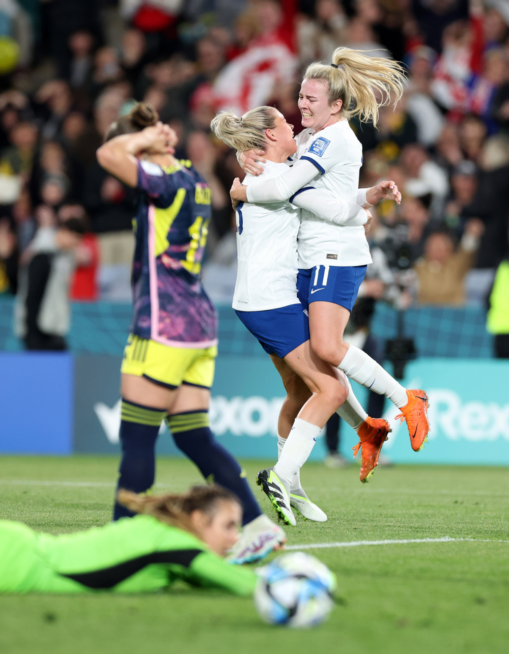 英格兰队大胜晋级国际足球赛四强