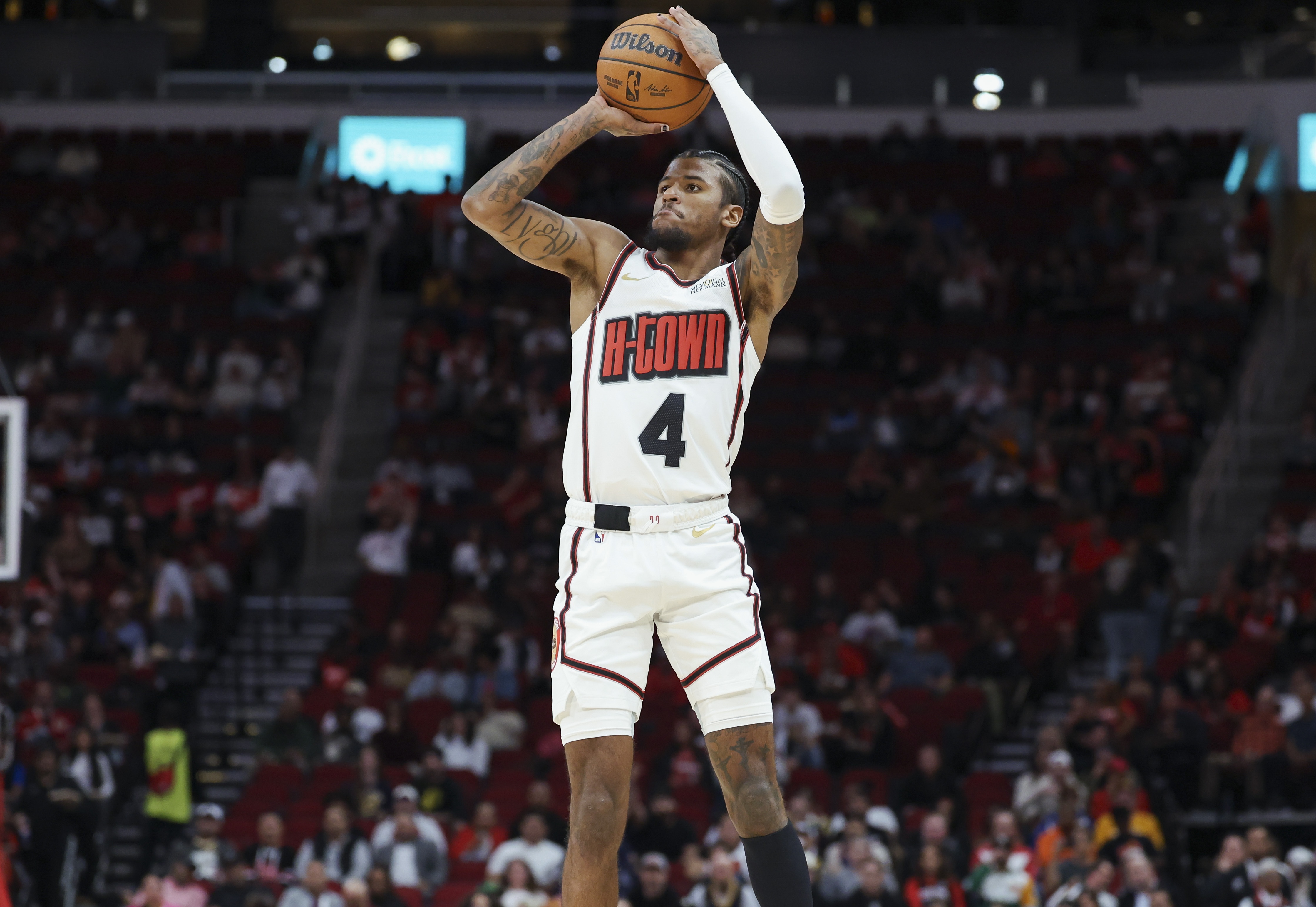 火箭战胜雷霆，实现四连胜！