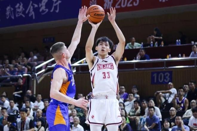 土耳其男篮险胜凯尔特人，哈里斯三分雨点燃全场