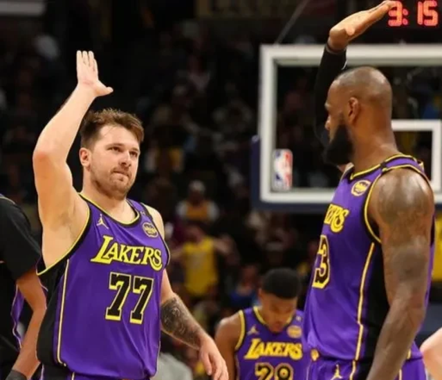 湖人击败独行侠,詹姆斯27分 湖人击败独行侠,詹姆斯27分