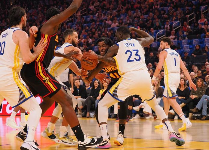 懂得赢球的球队:老鹰大胜骑士的简单介绍 懂得赢球的球队:老鹰大胜骑士的简单介绍