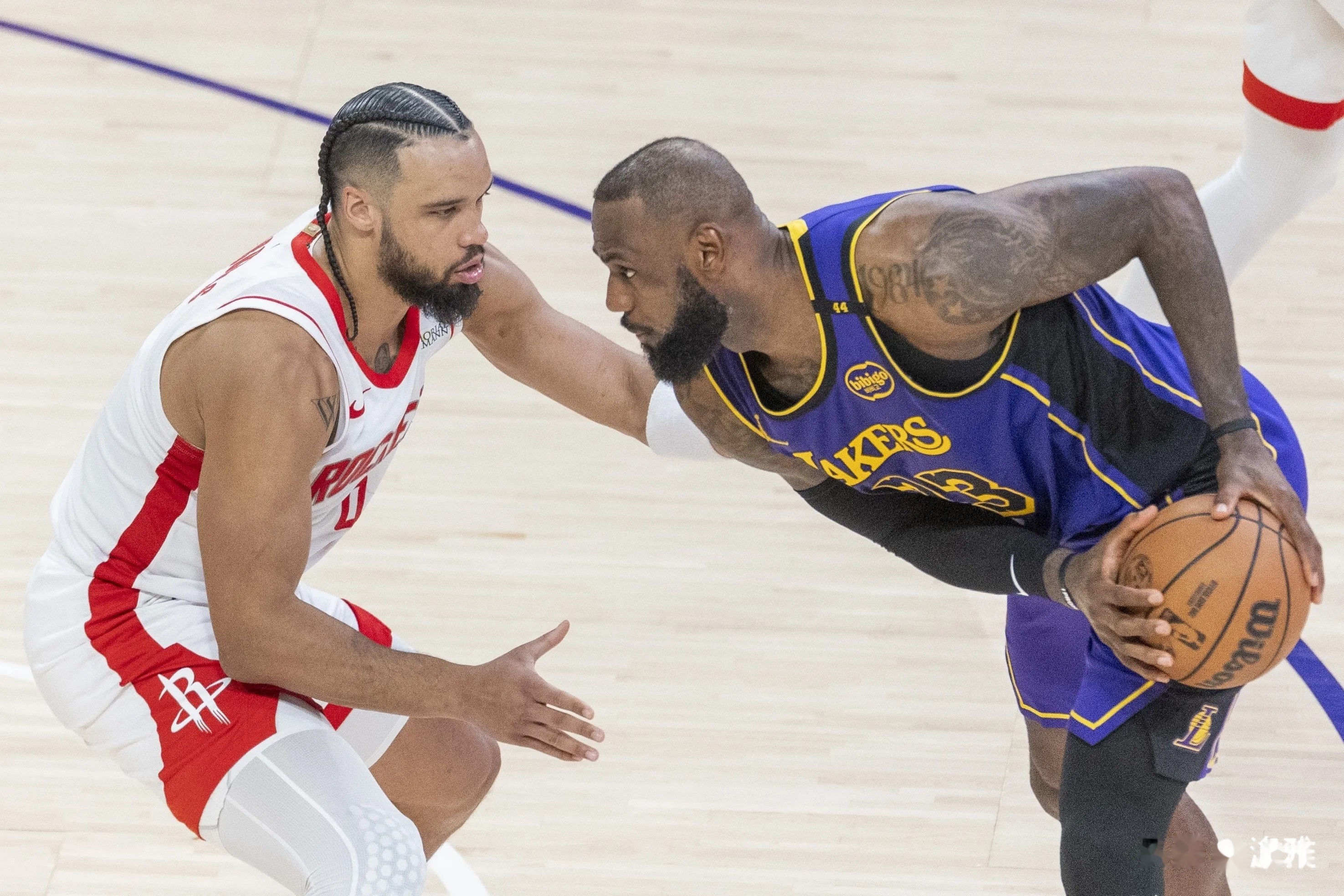 包含湖人再次大胜雄鹿，戴维斯全场高效发挥的词条