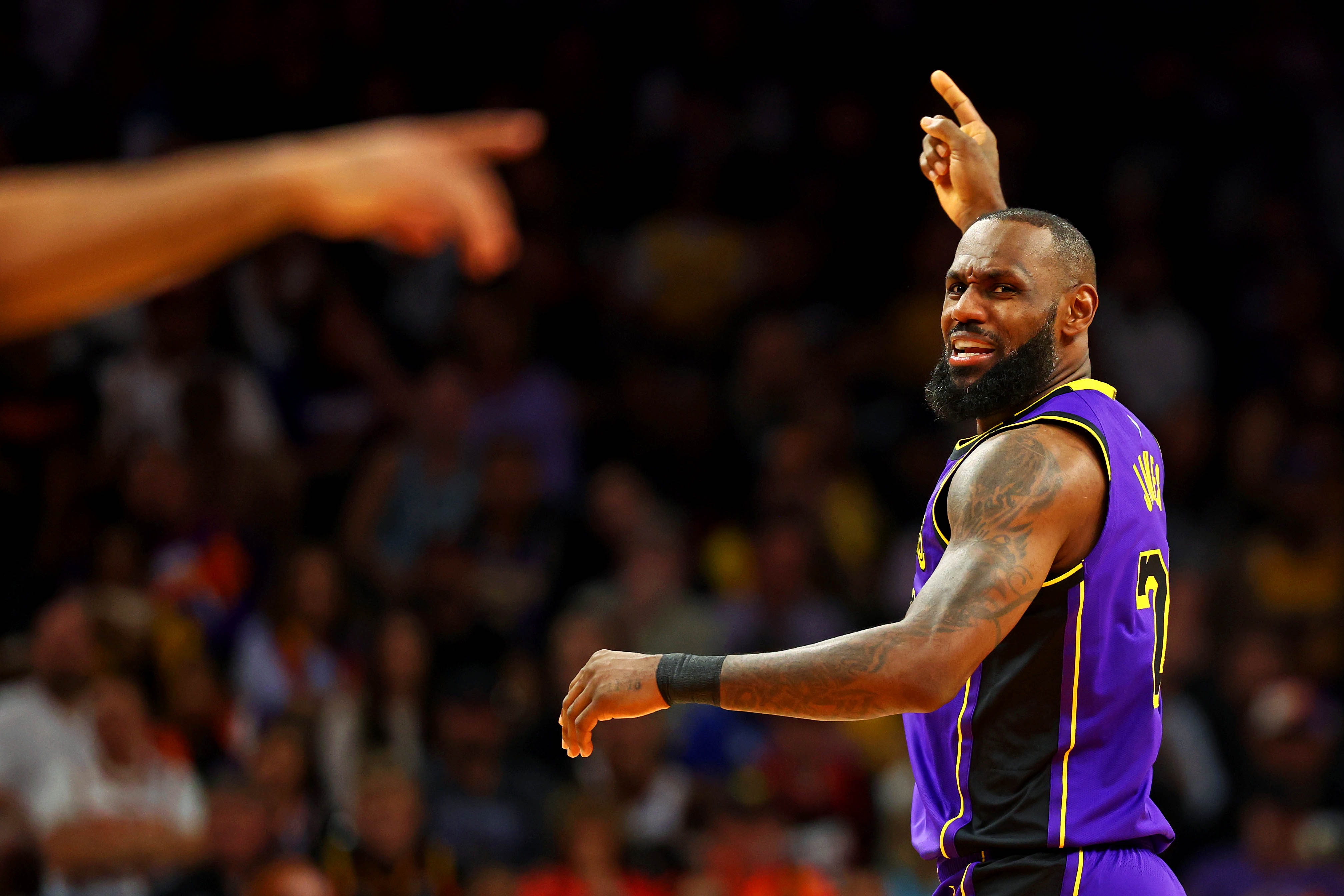 湖人惨败开拓者，遭遇两连败