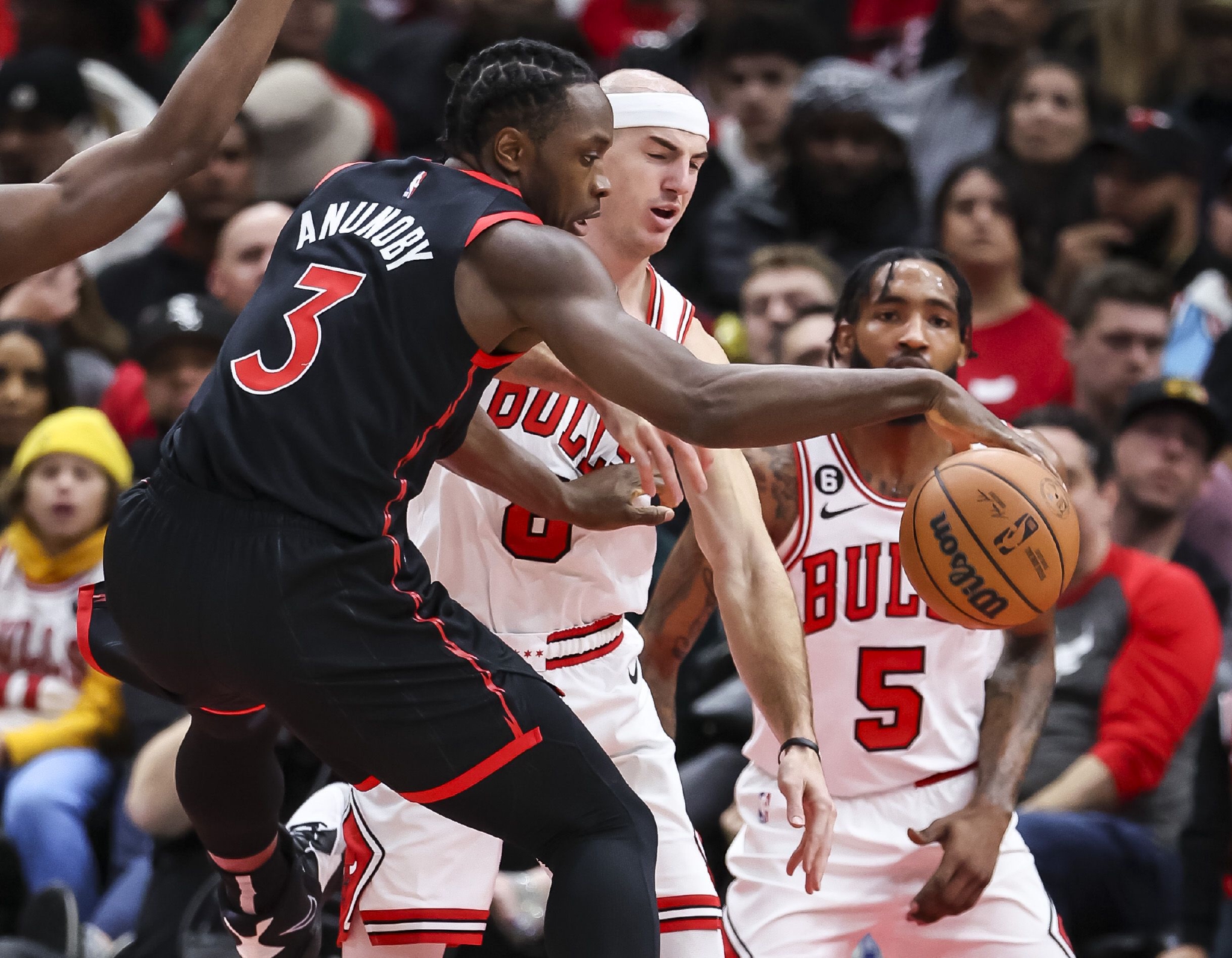 猛龙不敌公牛，西亚卡姆孤军奋战未果