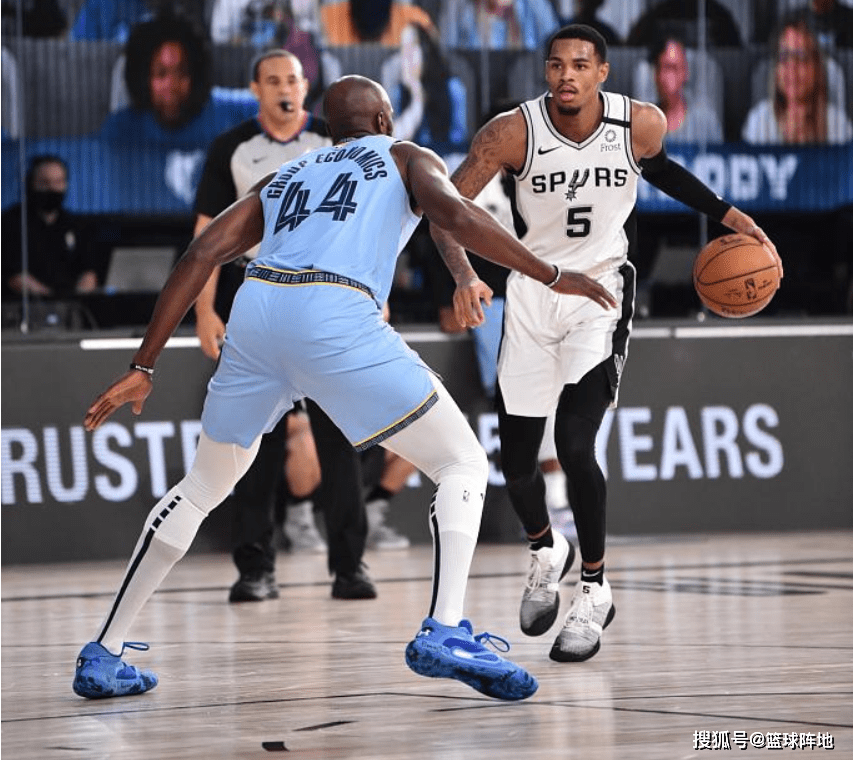 湖人大胜马刺，西部排名提升