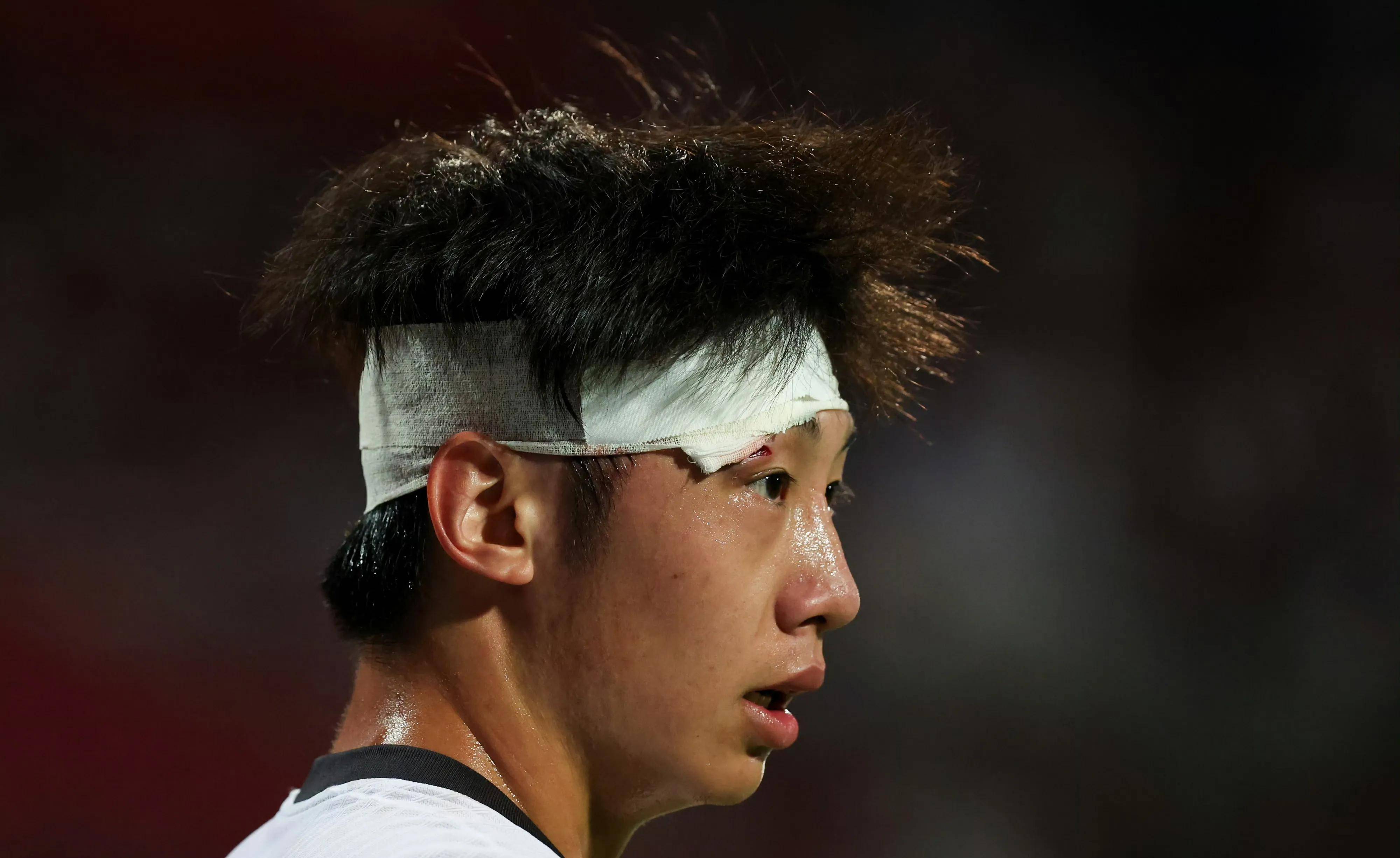 包含中超联赛推迟至7月进行，球员和教练将进行集中隔离的词条